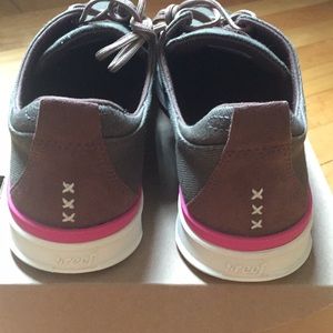 Never worn Reef Rover Low shoes Olive Sz 11!